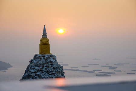 the little pagoda with the sea