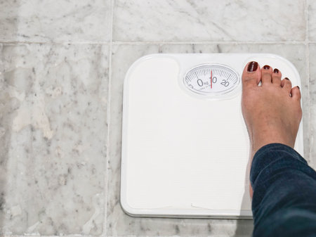 the girl weigh her body by wieght scale