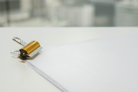 close up metal paper clip with business documents sheetの写真素材