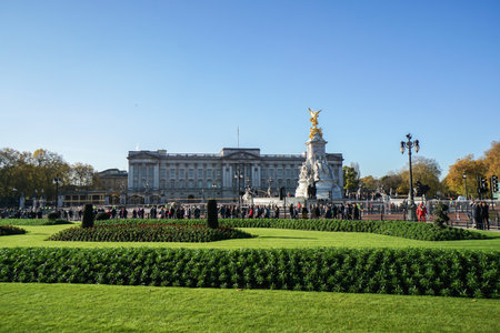 London / United Kingdom - 16 November 2017: People are at Buckingham Palace for royal families welcome and guard changingのeditorial素材