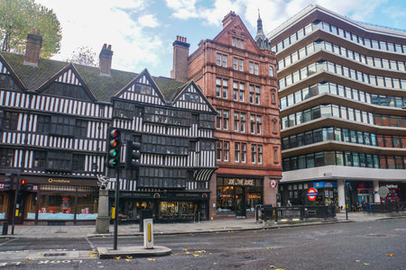 London / UK - November 15 2017: Vintage building with street light and road traffic in the morning in Londonのeditorial素材