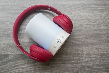 flat lay wireless speaker with pink headphones for music listening in free timeの写真素材