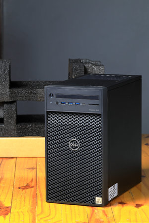 New Dell Precision 3650 Desktop workstation with Intel 11th Generation Intel Xeon CPU to be unboxing...