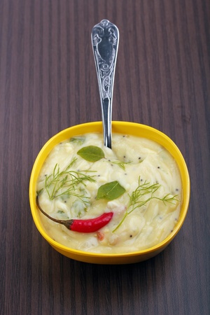 Freshly prepared indian curry garnished with curry leaves and coriander leavesの写真素材
