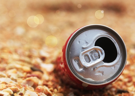 Used cola can top opened with bokeh in the background の写真素材