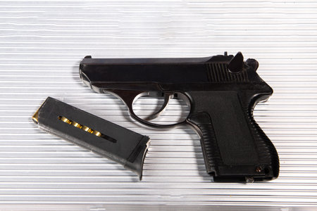 Traumatic gun with pools, top view.