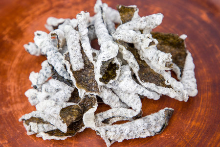 Crispy nori. Seaweed in a clay bowl on a wooden background.の写真素材