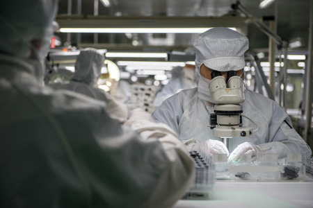 The quality inspector is checking the itemのeditorial素材