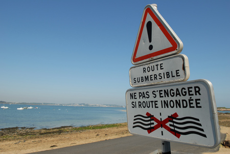 Sign indicating submersible roadの写真素材