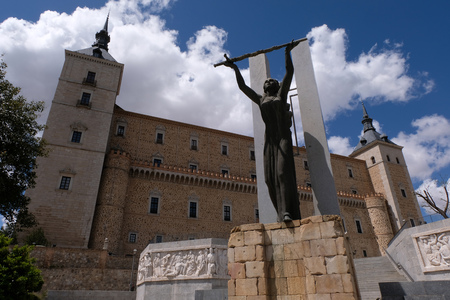Statue in front of the Alcazar of Toledo in Spainのeditorial素材