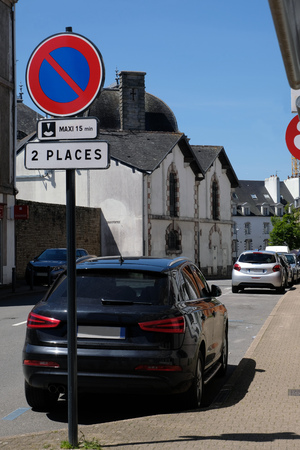Sign indicating a limited period of parkingのeditorial素材