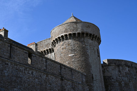 The tower of Quic-en-Groigne seen from the ramparts of Saint-Maloの写真素材