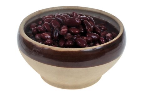 Bowl of red kidney beans close up on white backgroundの写真素材