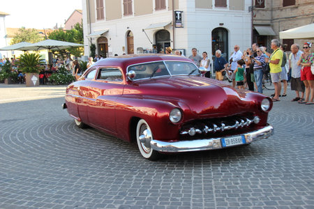 Senigallia, Italy, 8 August 2019 is an international music festival focused on the music and culture of the United States of the 1950s. Pictured: people dressed in 50s style and car paradeのeditorial素材