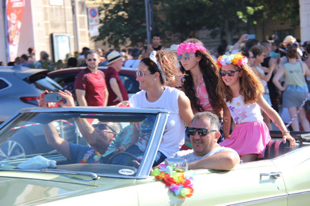 People vintage, Senigallia, Italy 12 August 2019 is an international music festival focused on American music and culture of the 1950s. In the photo: parade of vintage cars and people dressed in vintaのeditorial素材