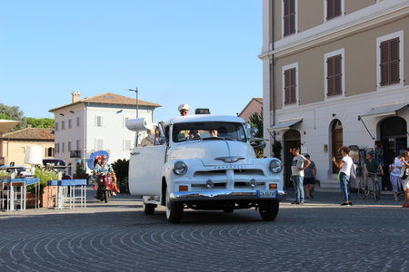 Senigallia, Italy 6 August 2019 is an international music festival focused on the US music and culture of the fifties. In the photo: people dressed up in the 50s style Summer Jamboreeのeditorial素材