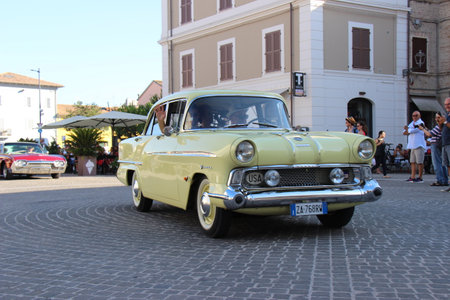 Senigallia, Italy 6 August 2019 is an international music festival focused on the US music and culture of the fifties. In the photo: people dressed up in the 50s style Summer Jamboreeのeditorial素材