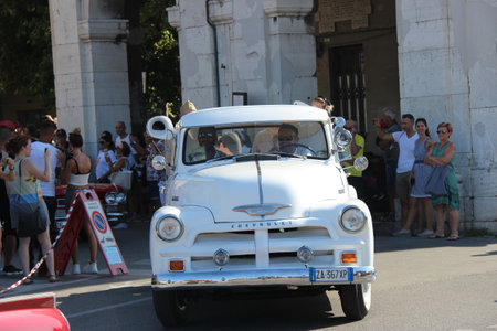 People vintage, Senigallia, Italy 12 August 2019 is a festival focused on American music and culture of the 1950s In the photo: parade of vintage cars and people dressed in vintage 1950s styleのeditorial素材