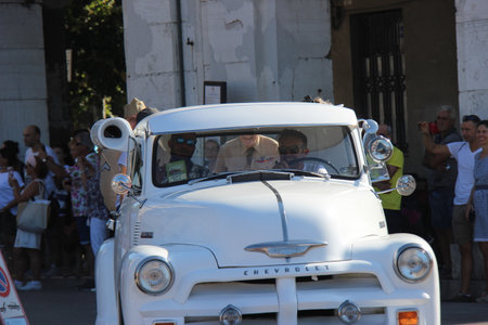 People vintage, Senigallia, Italy 12 August 2019 is a festival focused on American music and culture of the 1950s In the photo: parade of vintage cars and people dressed in vintage 1950s styleのeditorial素材