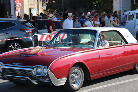 People vintage, Senigallia, Italy 12 August 2019 is a festival focused on American music and culture of the 1950s In the photo: parade of vintage cars and people dressed in vintage 1950s styleのeditorial素材