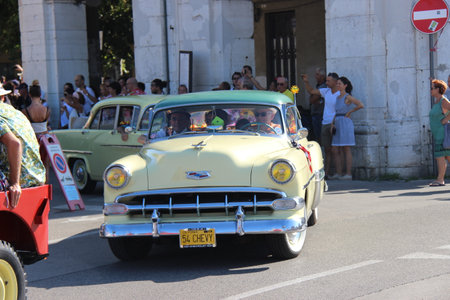 People vintage, Senigallia, Italy 12 August 2019 is a festival focused on American music and culture of the 1950s In the photo: parade of vintage cars and people dressed in vintage 1950s styleのeditorial素材