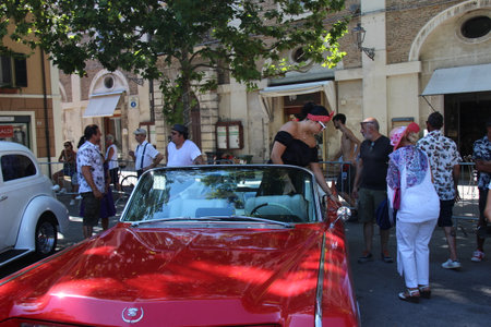 Senigallia, Italy 12 August 2019 is an international music festival focused on the US music and culture of the fifties. In the photo: people dressed up in the 50s style / Summer Jamboreeのeditorial素材