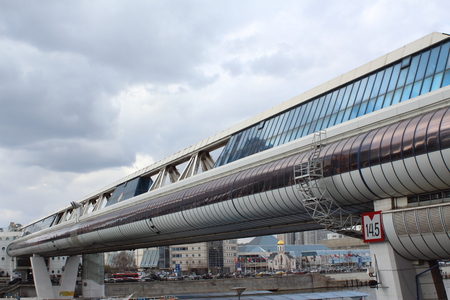 Acting pedestrian bridge on the Moscow Riverのeditorial素材