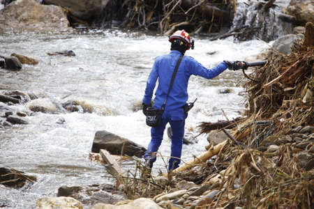Yan, August 20, 2021: The Malaysian Fire and Rescue Department and various agencies are searching for flood victims caused by heavy water waves in Hulu Sungai Titi Hayun.のeditorial素材