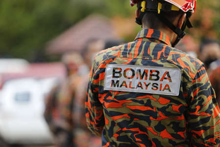 Yan, August 20, 2021: The Malaysian Fire and Rescue Department and various agencies are searching for flood victims caused by heavy water waves in Hulu Sungai Titi Hayun.のeditorial素材