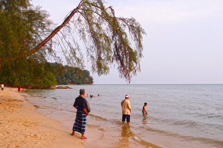 kids and parent play on beachのeditorial素材