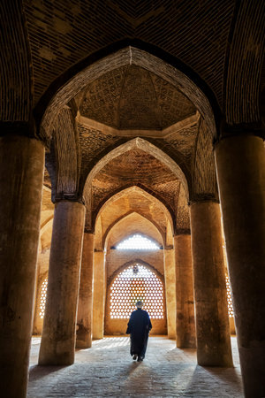 Ancient fourty columns, inside the Jameh Mosque. It is Interior view of the north side of this mosque in Isfahan.のeditorial素材