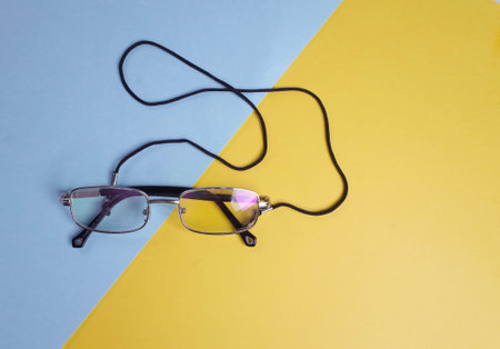 macro photo of reading glasses