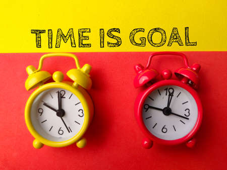 Top view miniature people with text Q AND A on white backgroundの写真素材