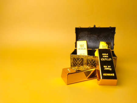 Â Treasure box with gold bar on a yellow backgroundの写真素材