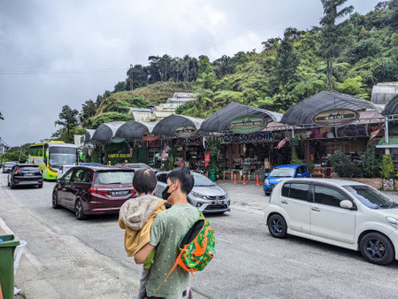 Pahang, Malaysia, September 16 2022: The atmosphere at the peak of Cameron Highlands during the school holiday season is packed with vehicles coming and going.のeditorial素材