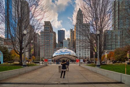 Chicago, Illinois-December 2,2015: Cloud Gate (The bean) at Millennium Park with Chicago skyline in the background Daylight view.のeditorial素材