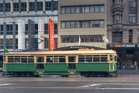 melbourne, Australia - December 27, 2016: Melbourne City Circle Tram at Flinders Street. The service is the most famous iconic transportation in the central business district which passing through major tourist attractions and linking with other tram, traのeditorial素材