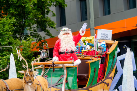 Adelaide, Australia - November 18, 2017: Santa greets the crowd of people during Adelaide's 85th Credit Union Christmas Pageant paradeのeditorial素材