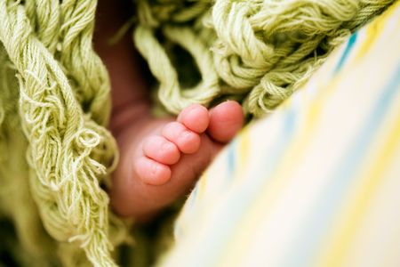 Tiny toes of newborn babyの写真素材