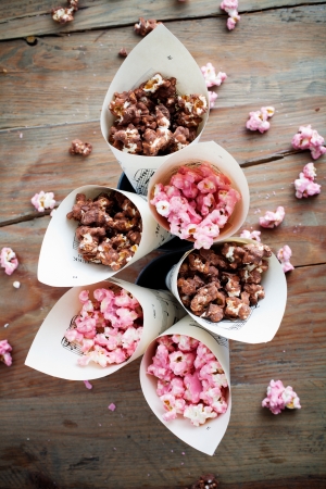 Chocolate pop corn in brown and pink の写真素材