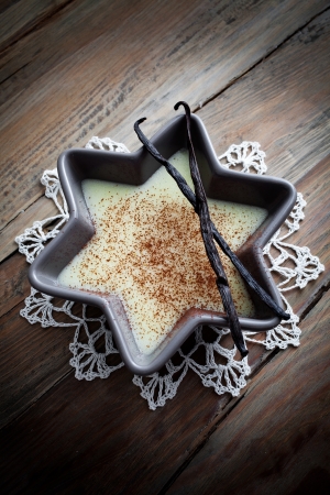 Close up of vanilla pudding with cocoa powderの写真素材