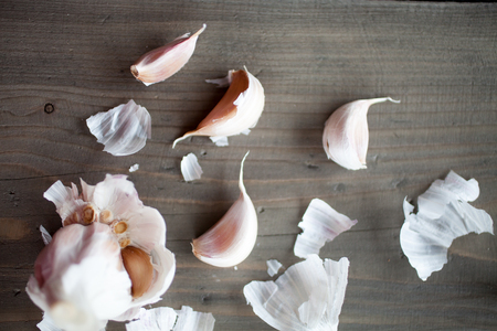 Bunch of garlic gloves on wooden tableの写真素材