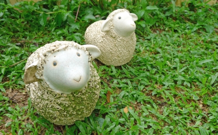Two sheep statues decorate in a gardenの写真素材