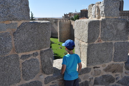 Little boy looking from the walls of Avila, Spainの写真素材