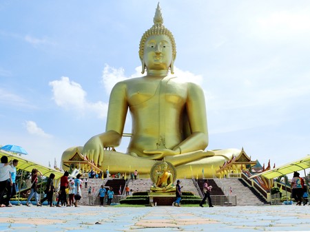 Ang Thong, Thailand - August 23, 2015 : Many buddhists come to worship the big gold buddha at Wat Muang, Ang Thong, Thailand.のeditorial素材