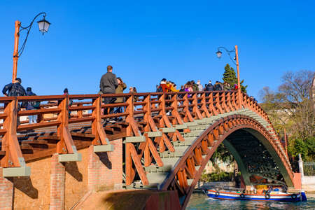 Accademia Bridge (Ponte dell'Accademia) across the Grand Canal in Venice, Italyのeditorial素材