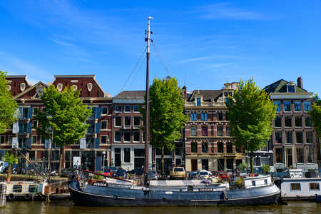 Buildings and boats along the canal in Amsterdam, Netherlandsのeditorial素材