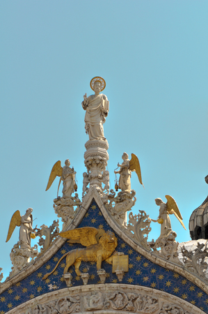 Statues on the top of basilica of St. Marcoのeditorial素材