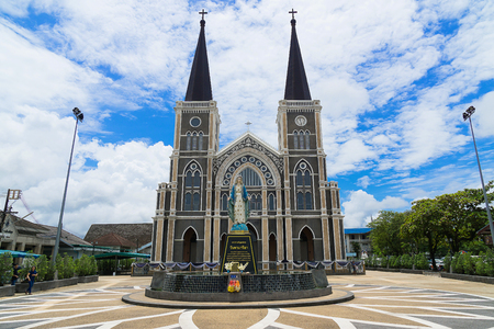 CHANTHABURI - THAILAND - JULY 02 2017 - The Cathedral of the Immaculate Conception at CHANTHABOOL WATER SIDE (RIM NAM CHANTHABOOL)のeditorial素材