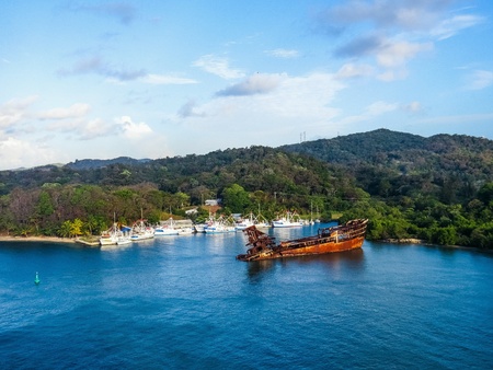Sunked and abandoned old ship at bay islandの素材